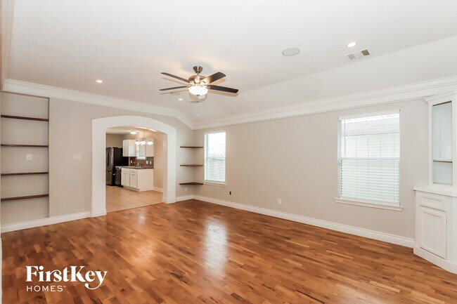 Foto del edificio - 13531 High Banks Ln