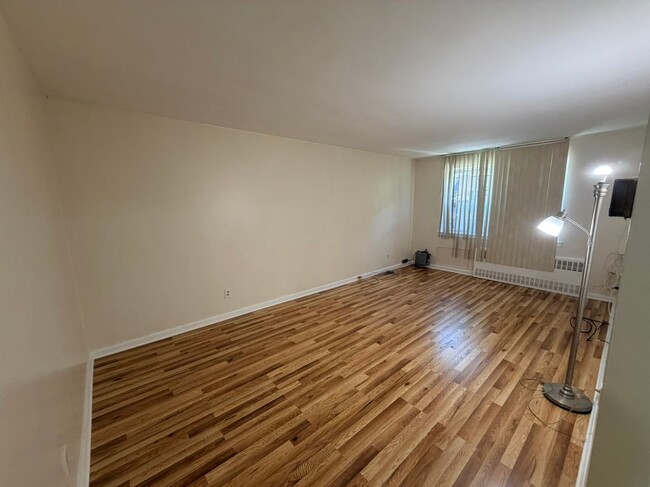 Foto del edificio - 2076 E 63rd St