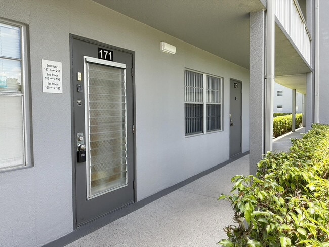 Building Photo - 171 Suffolk F