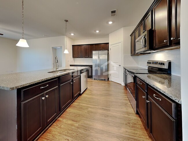 Building Photo - 231 Lake End Dr