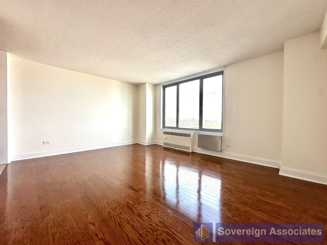 Primary Photo - 3333 Broadway