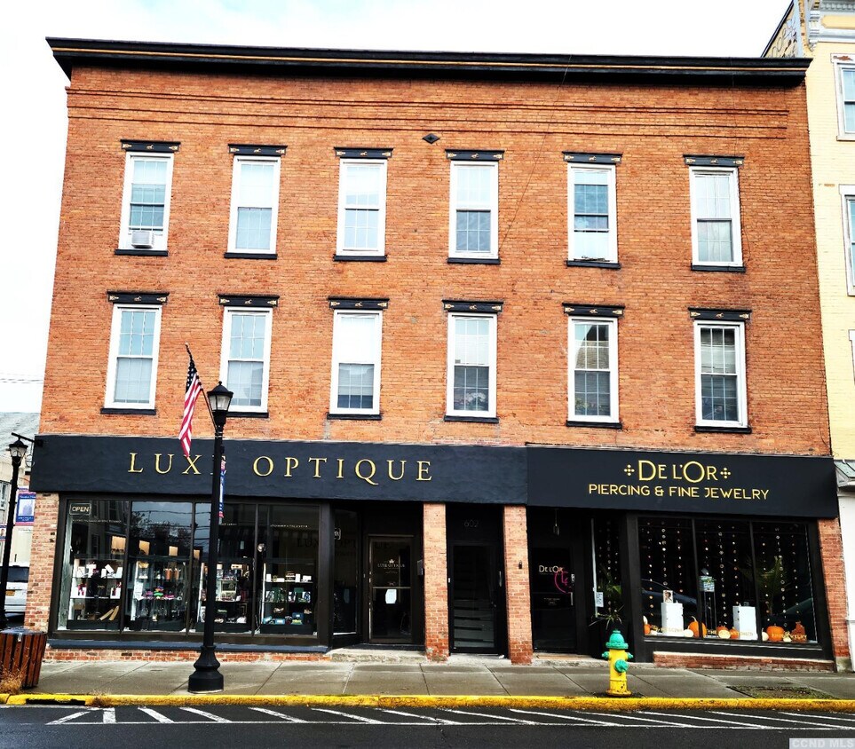 Foto principal - 602 Warren St
