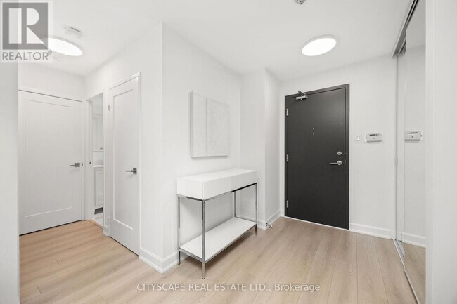 Photo du bâtiment - 7460 Bathurst St