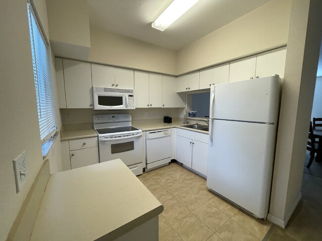 Foto del edificio - First Floor Two Bedroom Condo- Fort Myers