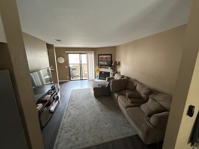 Living room - 4517 College Way