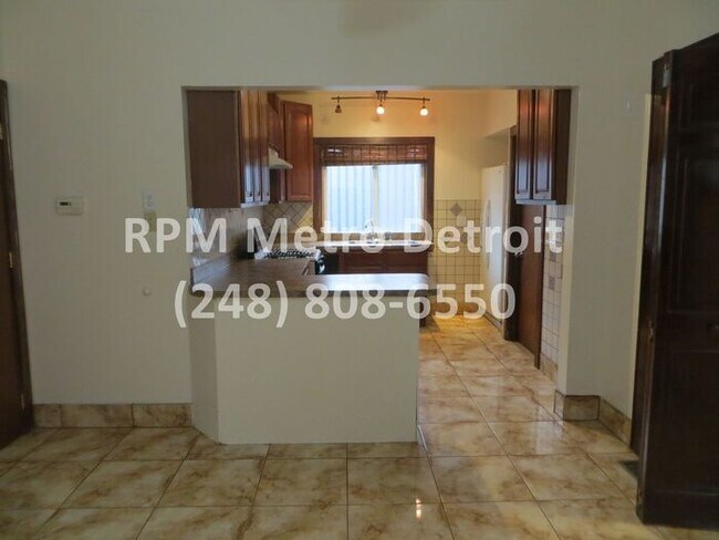 Building Photo - BEAUTIFUL 2 FAMILY HOME