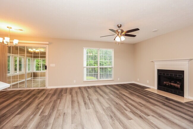 Foto del edificio - 5701 Chestnutwood Trail