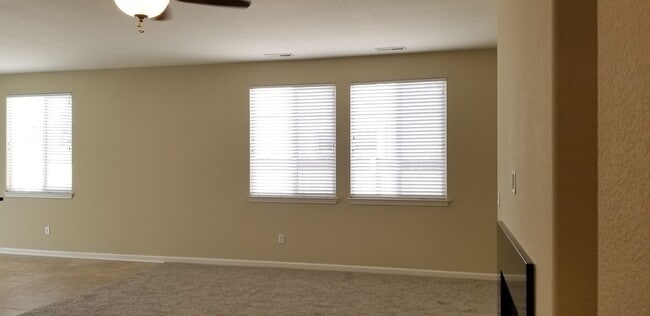 Building Photo - Large beautifully maintained newer home located in Demonte Ranch.