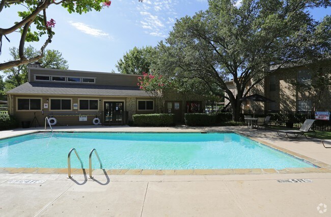 Piscina - The Oakley Apartment Homes