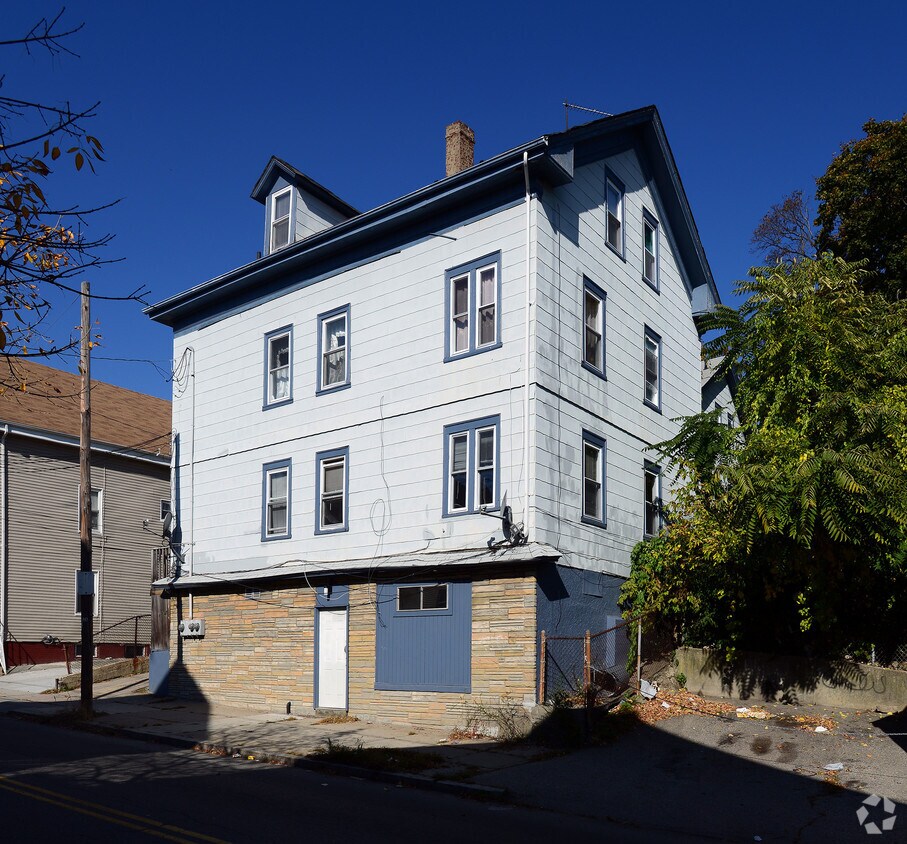 Primary Photo - 145 Regent Ave