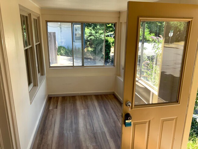 Foto del edificio - 2 Bedroom House in Springfield