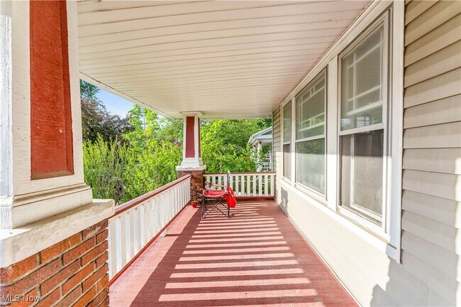 Foto del edificio - 1239 W 115th St