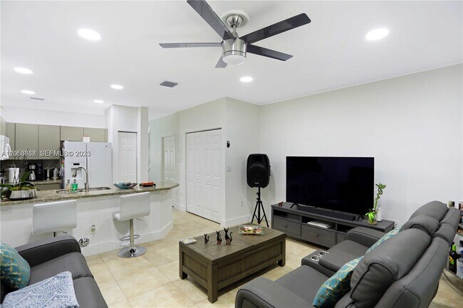 Foto del edificio - 5701 NW 114th Ct