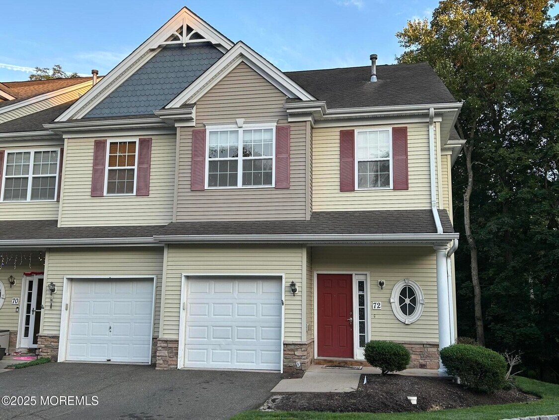 Foto principal - 72 Oxford Ct