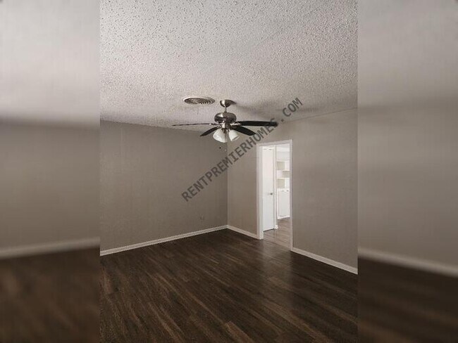 Foto del edificio - 5205 Cockrell Ave