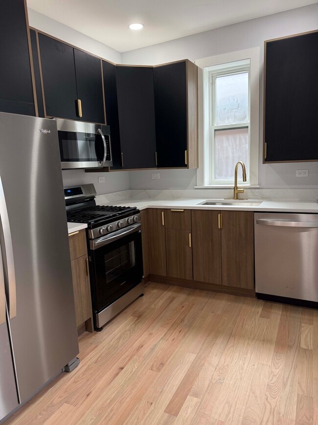 Kitchen - 3801 W Belle Plaine Ave