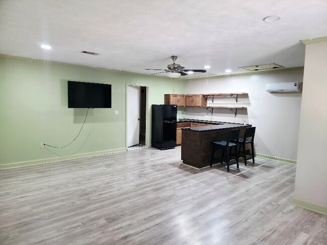 Building Photo - 524 Pine Needle Ct W