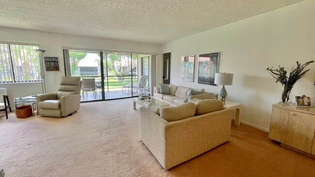 Building Photo - 5540 Fairway Park Dr