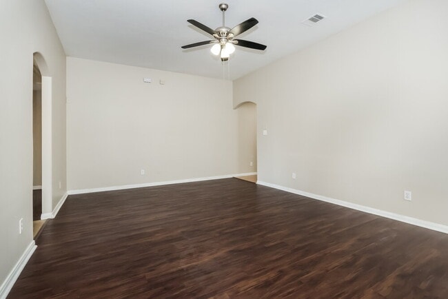 Building Photo - 4018 Falvel Shadow Creek Dr