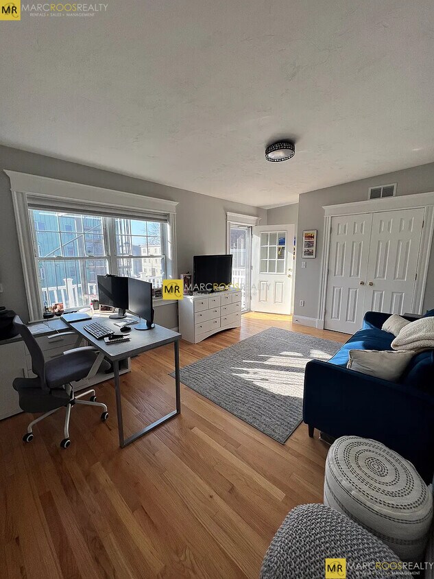 Foto principal - 153 D St