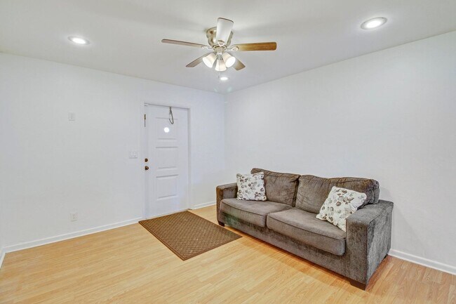 Building Photo - 110 N C Street, Lake Worth Beach, FL 33460