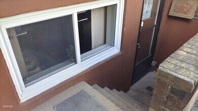 Building Photo - 89 Roehampton Av