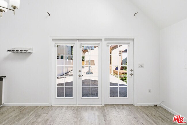 Foto del edificio - 8424 4th St