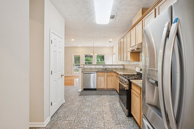 Building Photo - Spacious 4BR House in Lawrenceville