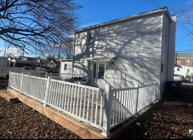 Building Photo - Renovated 4 Bedroom 2.5 bath house in Pott...