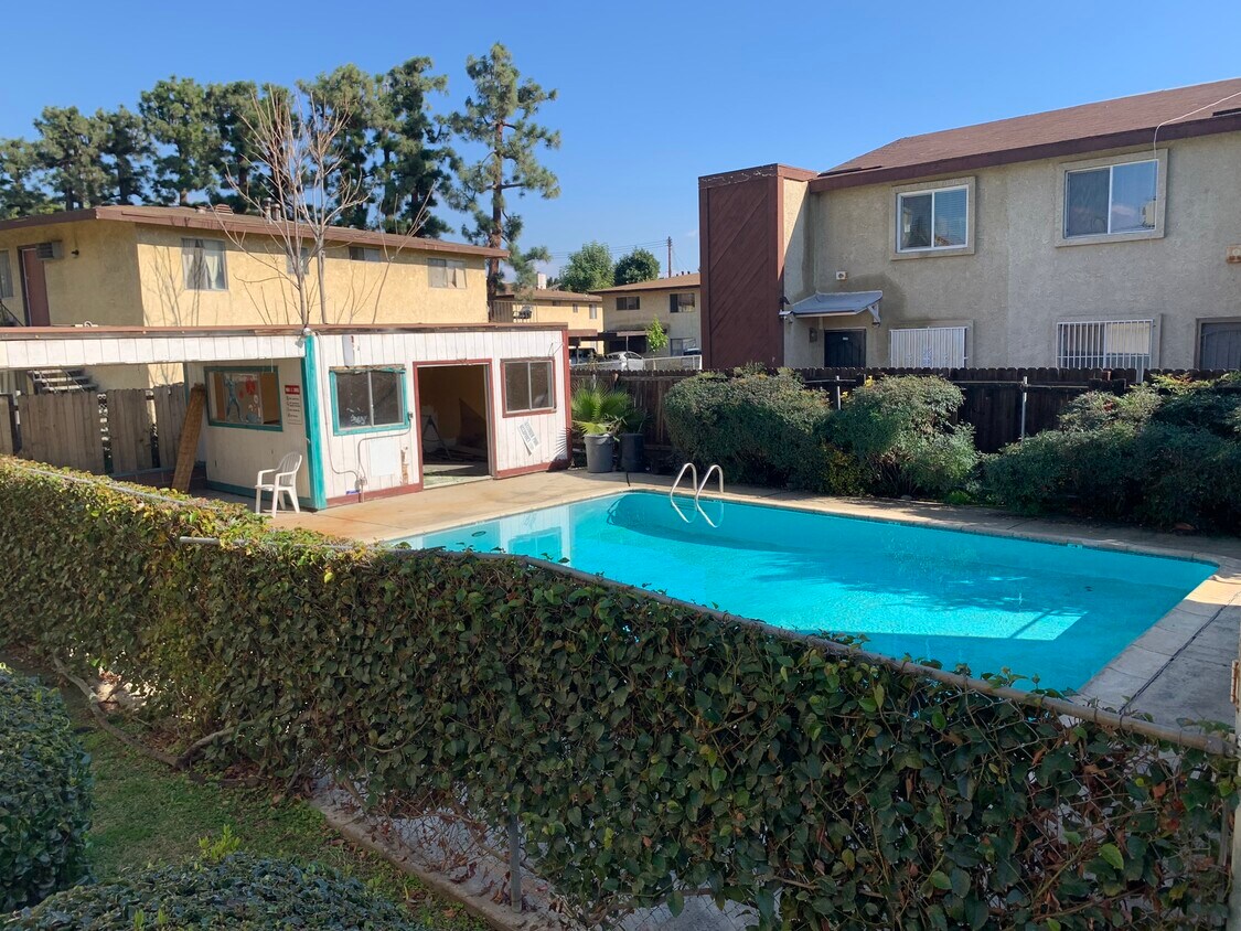 Foto principal - 11827 Ferris Rd