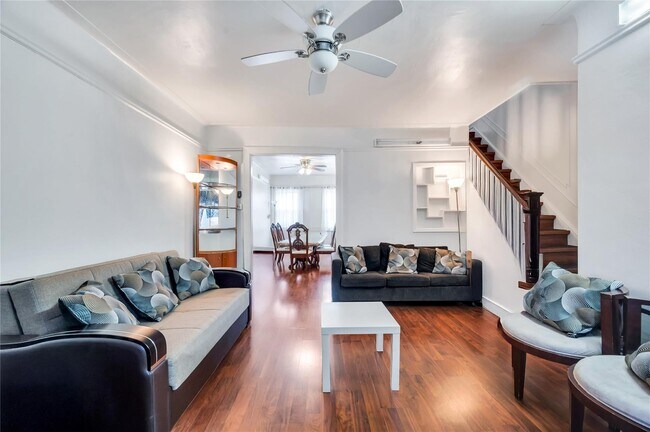 Foto del edificio - 140-13 Mulberry Ave