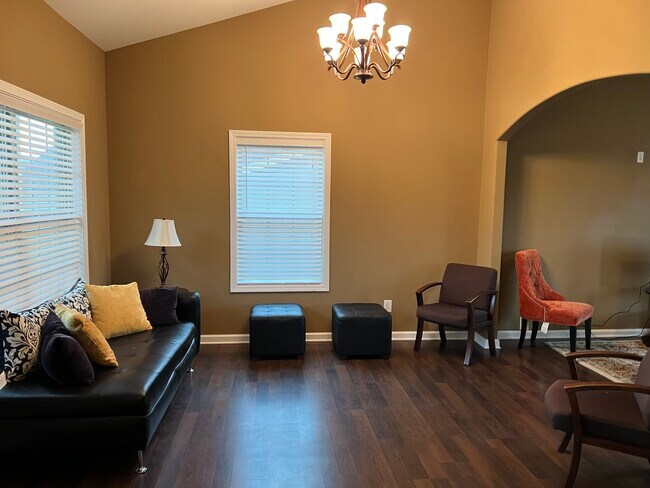 Building Photo - Clarksville Furnished  Home