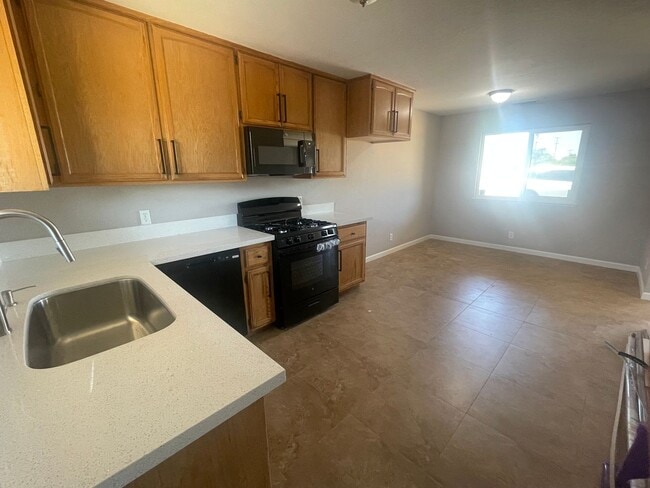 Foto del edificio - 4400 Pinell St