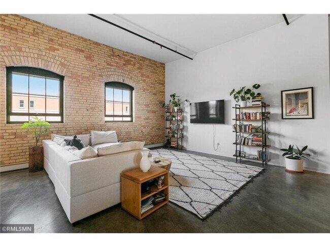 Foto del edificio - 404 N Washington Ave