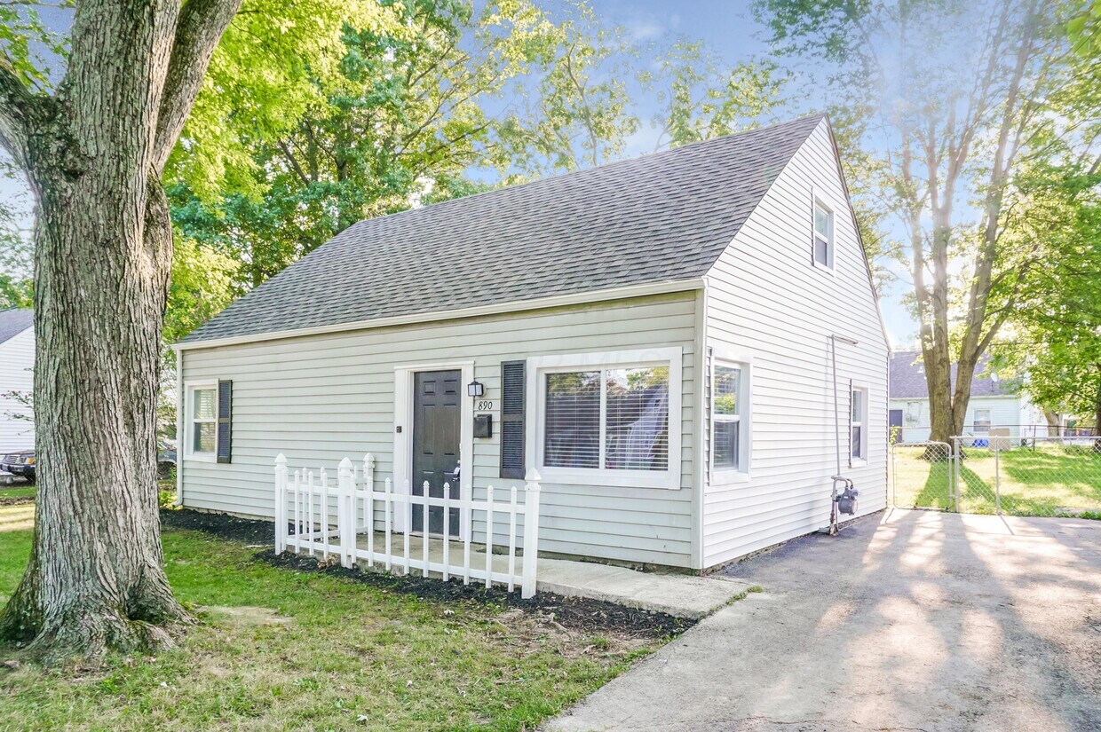 Foto principal - 890 Bucknell Rd