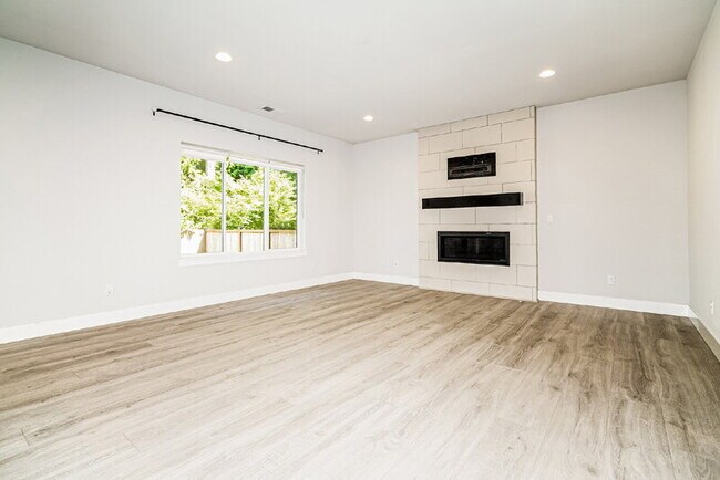 Building Photo - 18311 17th Ave W