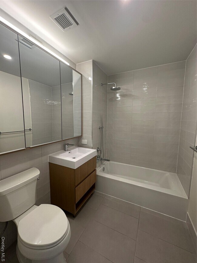 Foto del edificio - 131-02B 40th Rd