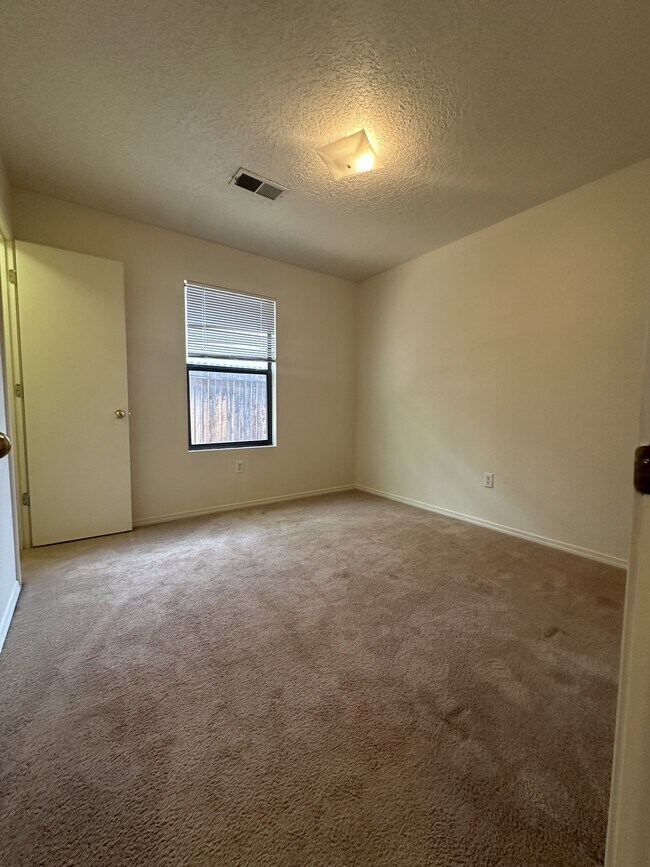 Foto del edificio - 11012 Hackamore Ave SW