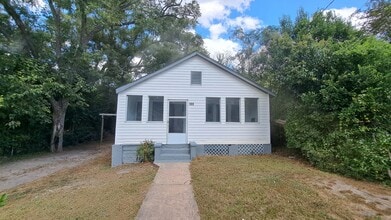 Building Photo - 389 Quick St