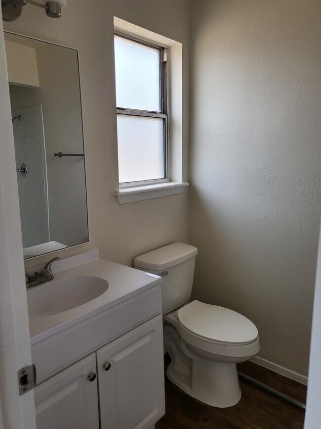 Foto del edificio - 3453 Hollyglen St