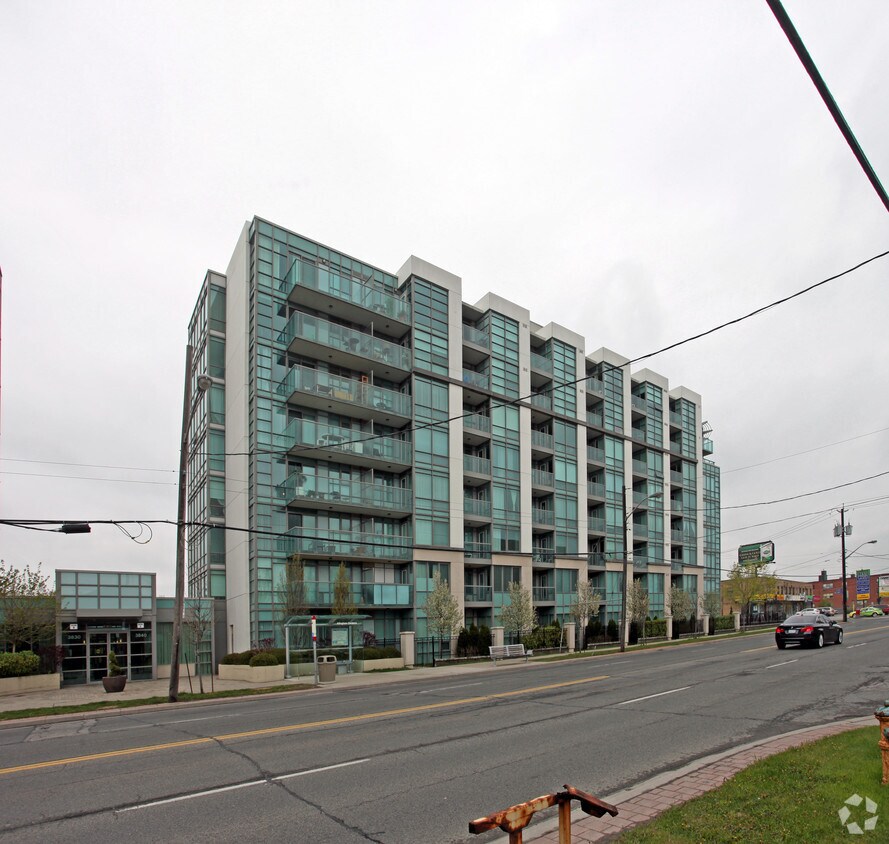 Building Photo - 3840 Bathurst St