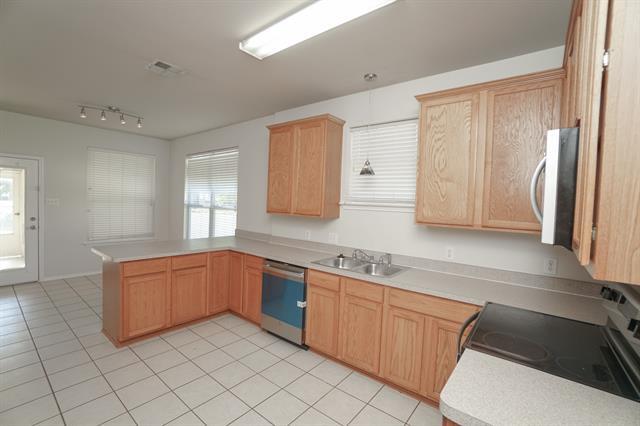 Building Photo - 10000 Cherry Hill Ln