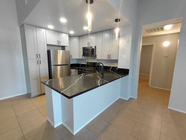 Foto del edificio - Stylish Condo Living in the Heart of Imperial!