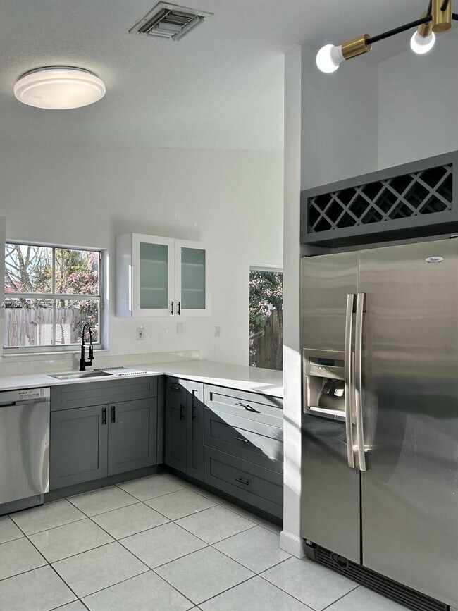 Foto del edificio - 820 NW 132nd Ct