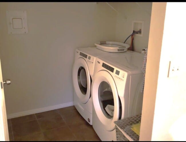 Foto del edificio - Spacious 3-Bedroom Townhome with Garage and Assigned Parking in San Ysidro