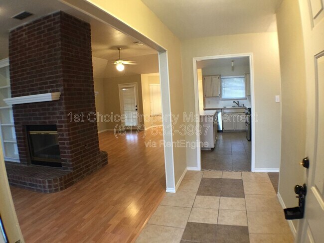 Foto del edificio - 1834 Meadow Crest Dr