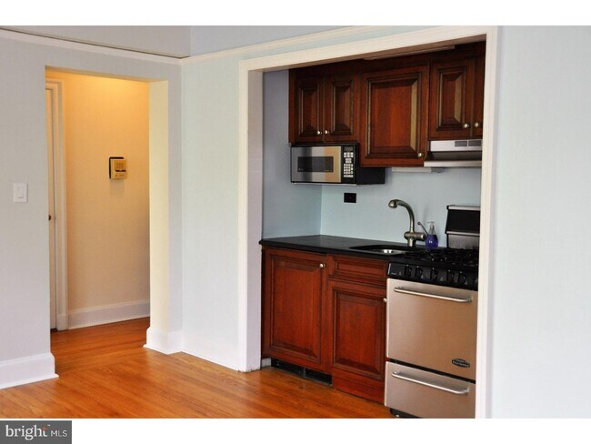 Building Photo - 48 Nassau St