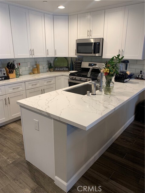 Foto principal - 16408 Valencia Ave