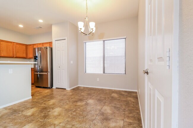 Building Photo - 505 W Del Rio Ln