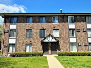 Building Photo - 13 Crestview Ln